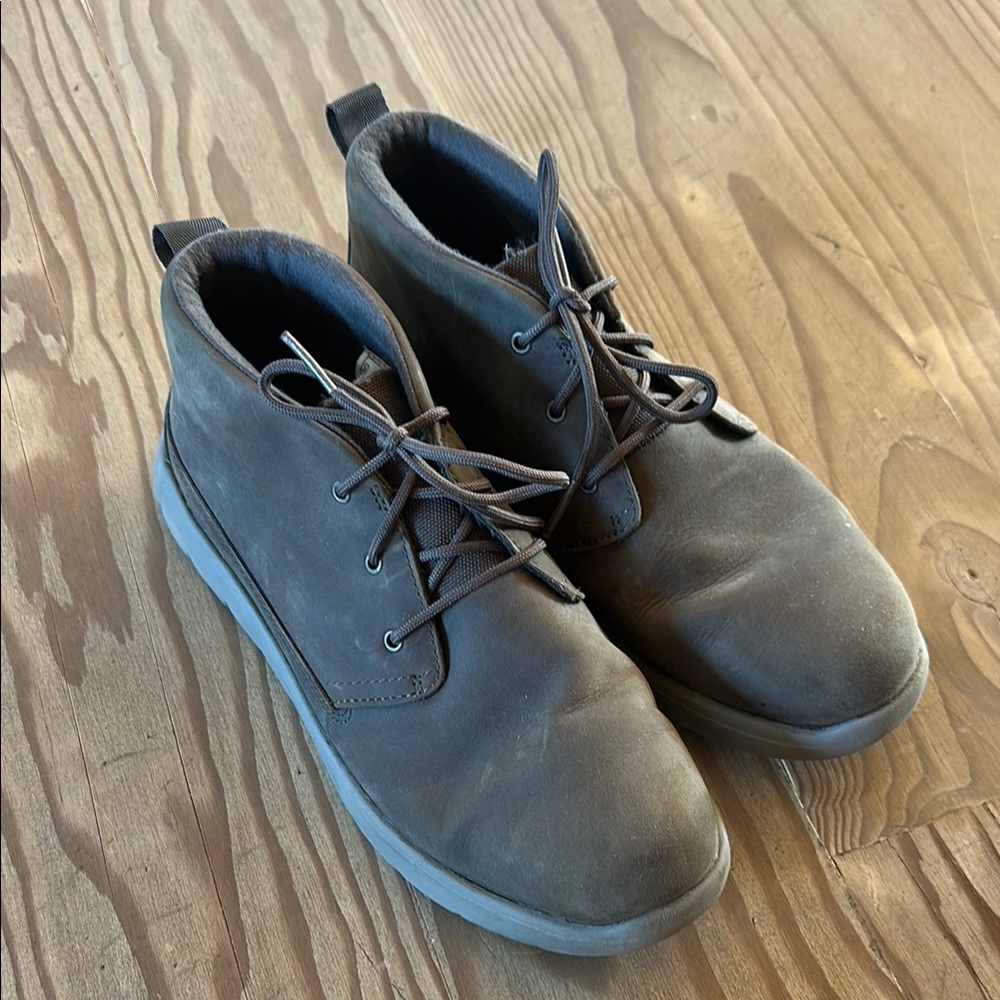 Boys UGG suede Boots